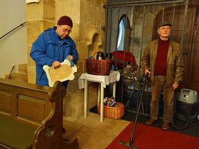 Putzaktion in der Weingartenkapelle (Foto: Elisabetha Rößler)